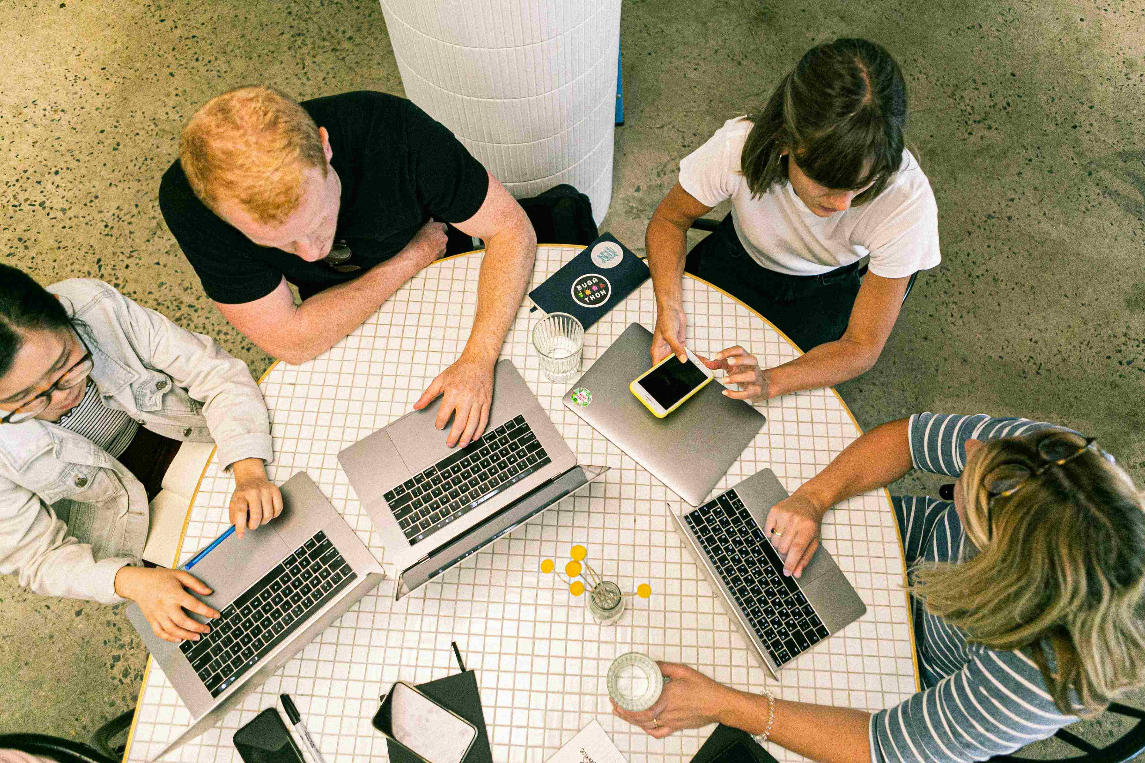 école de commerce format hybride